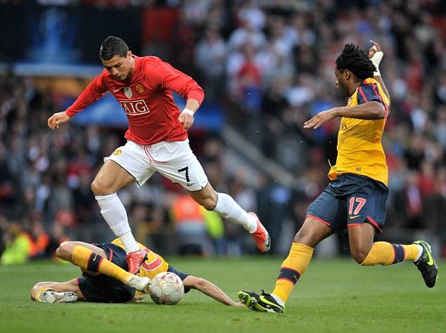 前EDG打野选手Junjia本赛季选择加盟PSG，在到队之后Junjia带领PSG打出一波六连胜，目前PSG也以10胜2负位列联赛榜首！